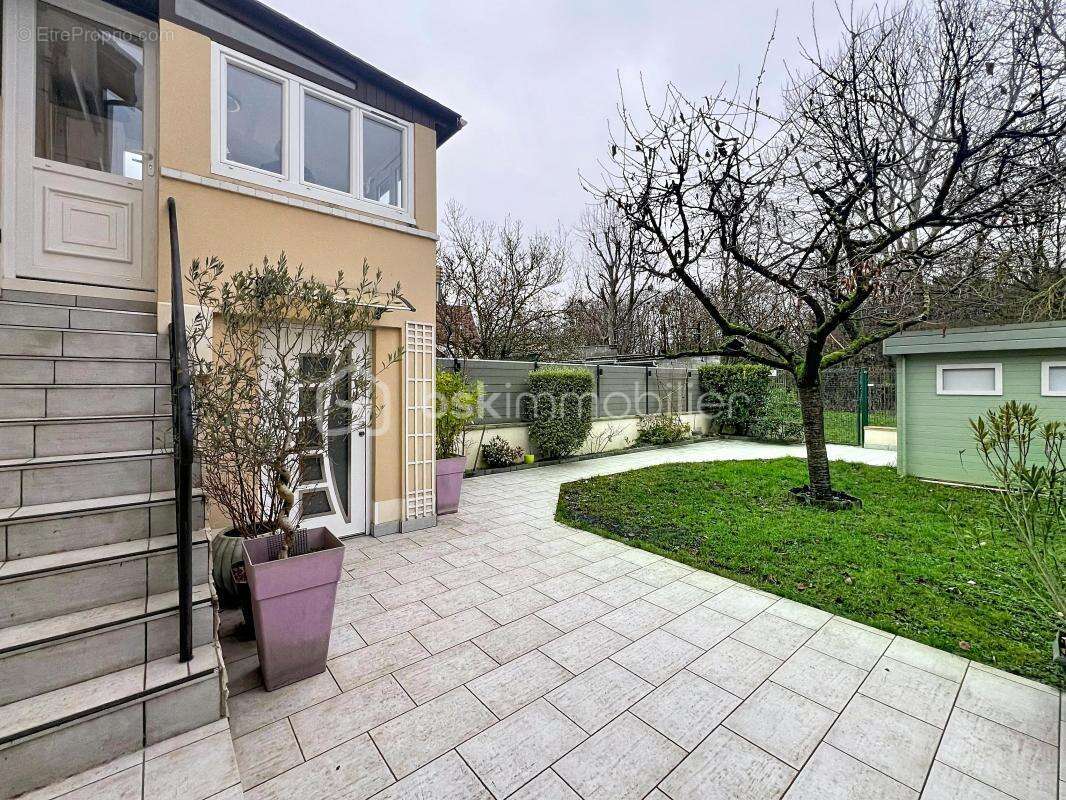 Maison à VIGNEUX-SUR-SEINE