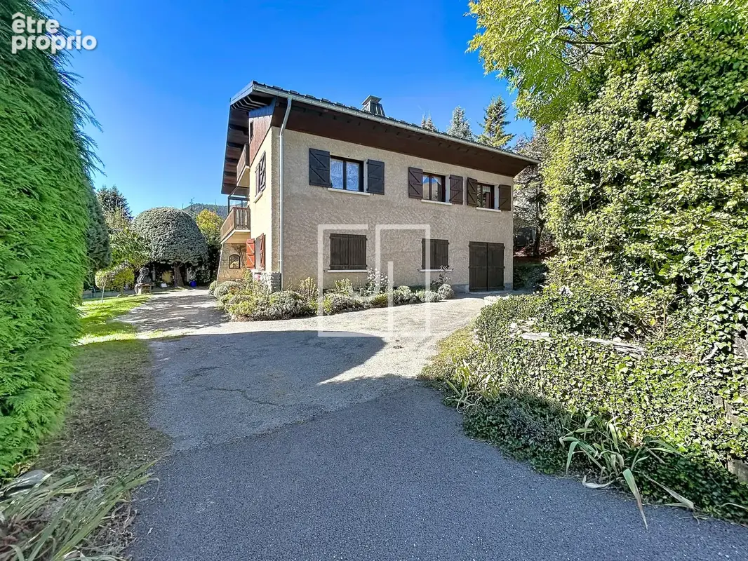 Maison familiale avec 2 appartements, garage double et terrain - Jausiers - photo 4