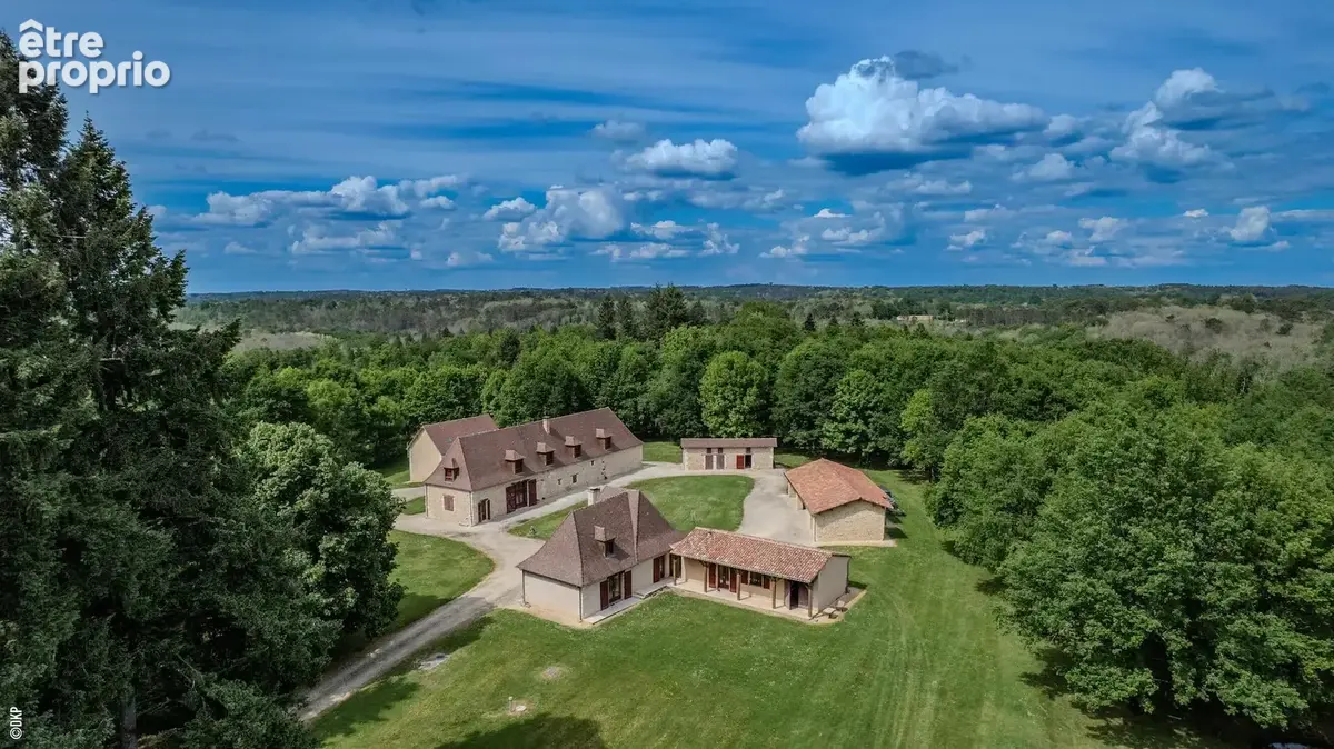 Domaine d'exception sur 100 hectares de forêt privée et bâtis en pierre. Vidéo sur demande - photo 13