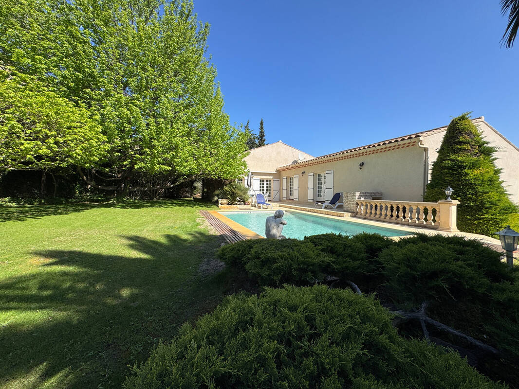 Maison à LAUDUN-L'ARDOISE
