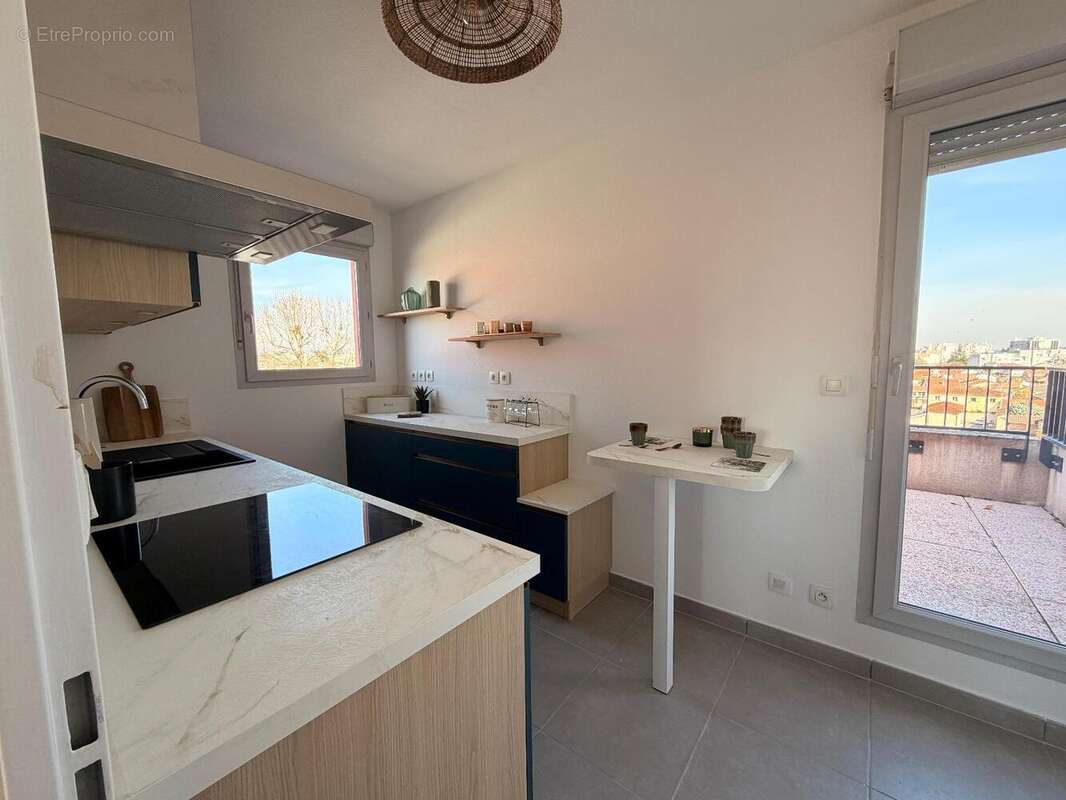   - Appartement à VILLEFRANCHE-SUR-SAONE