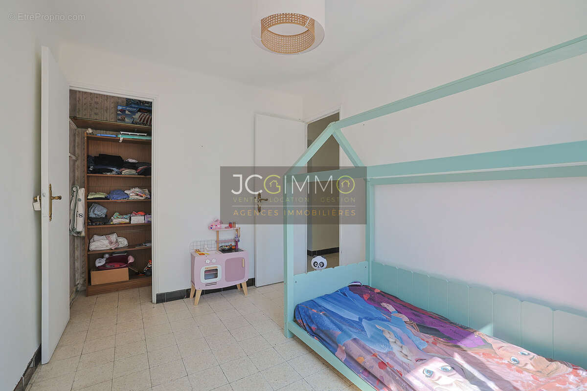 Hyeres (olbius riquier) - appartement t4 - loggia - cave - parking - photo 13