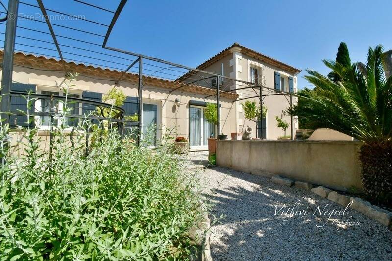 Maison à MOURIES