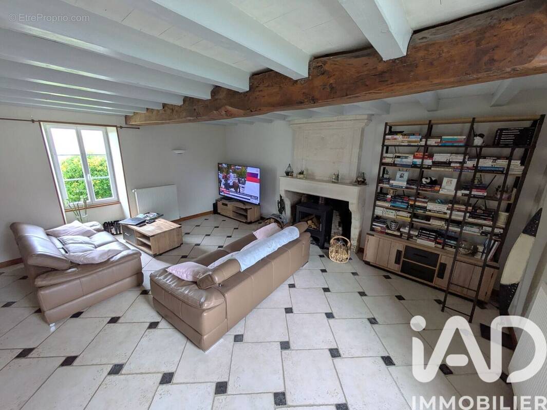 Photo 1 - Maison à CORME-ROYAL