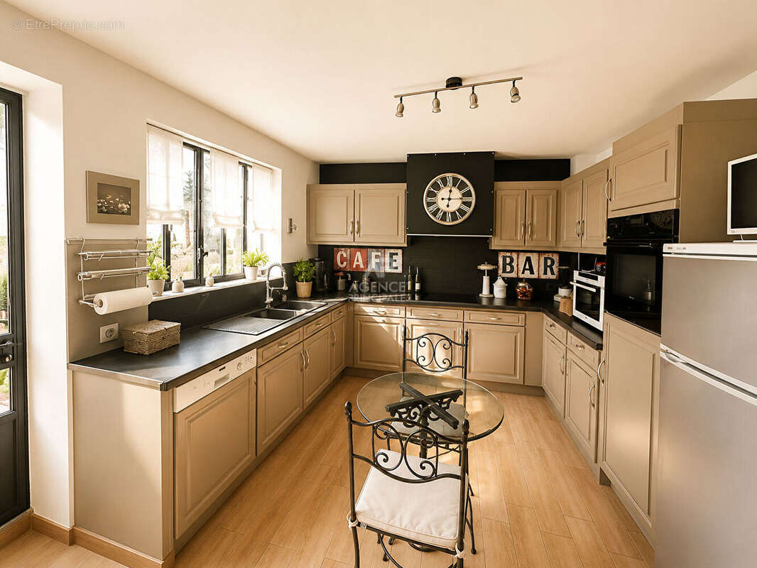 Maison  TRIEL-SUR-SEINE 6 pièce(s) 121 m² - photo 4