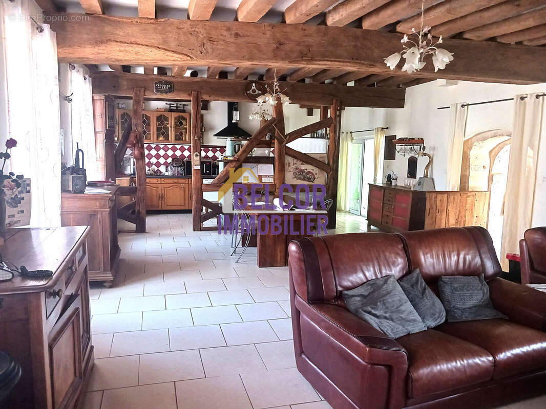 Maison à BROMEILLES