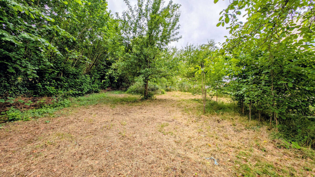 Terrain à NANTEUIL-LES-MEAUX