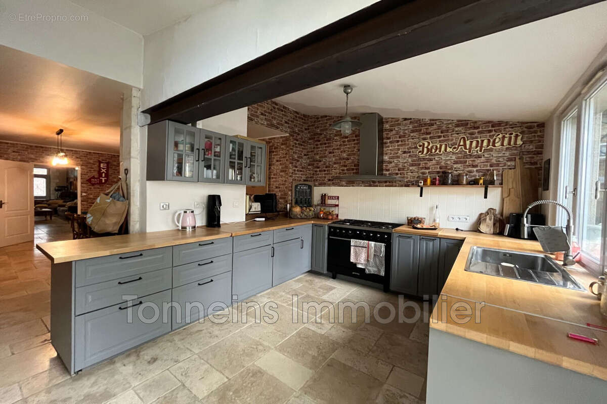 Maison à CHATEAUNEUF-SUR-CHARENTE