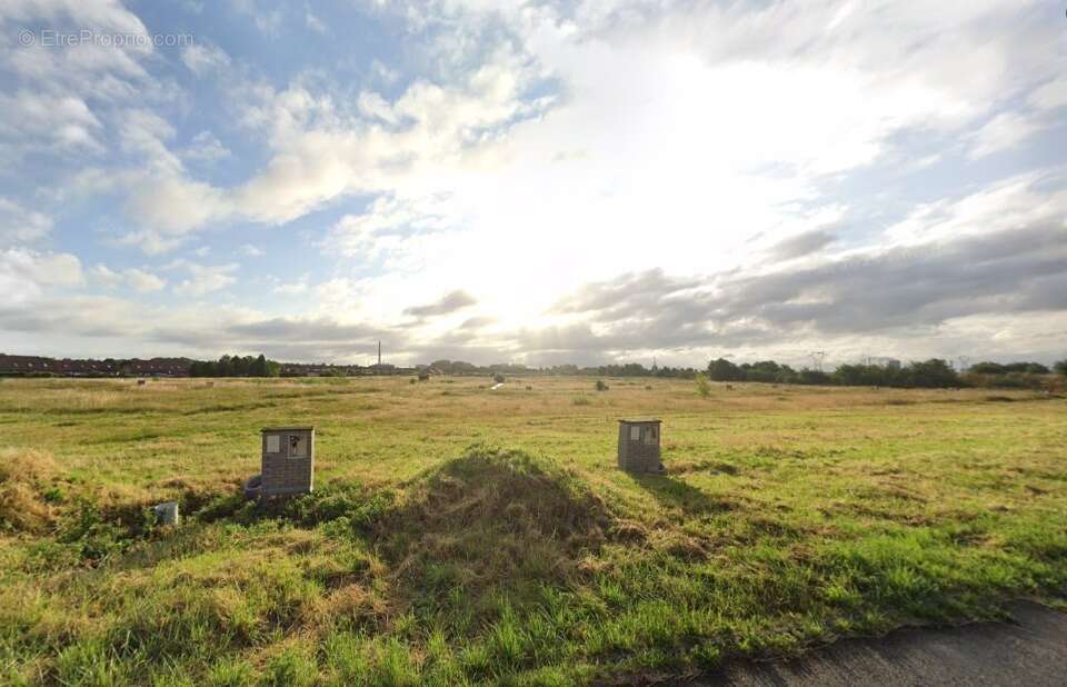 Terrain à EMERCHICOURT