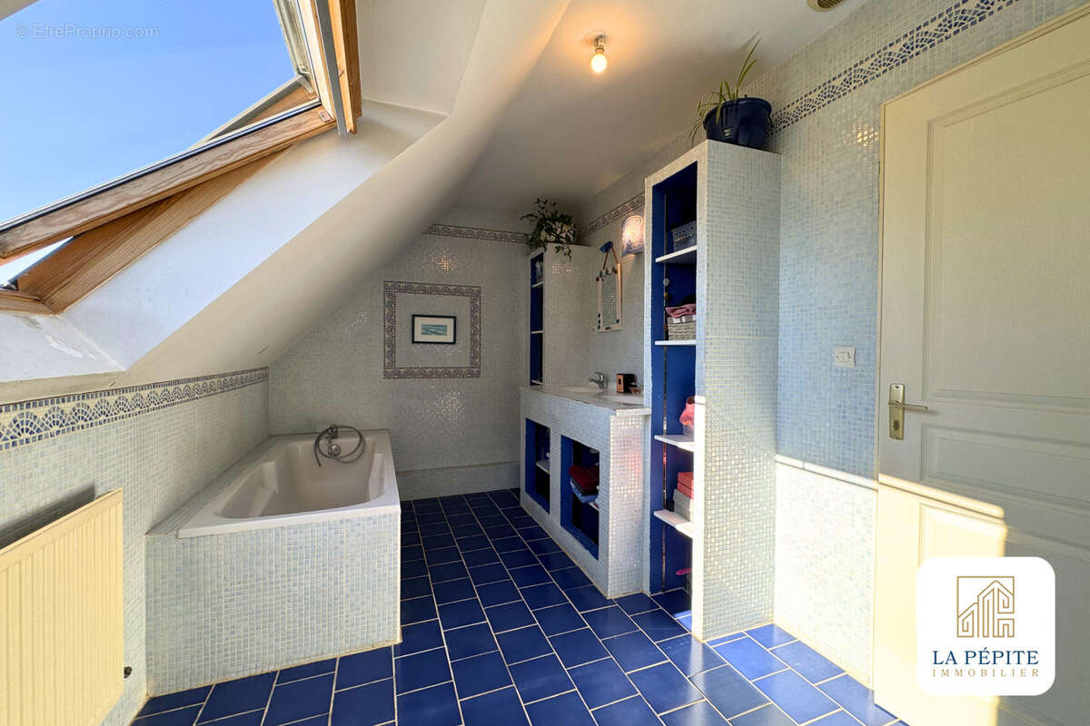 Maison à GOGNIES-CHAUSSEE