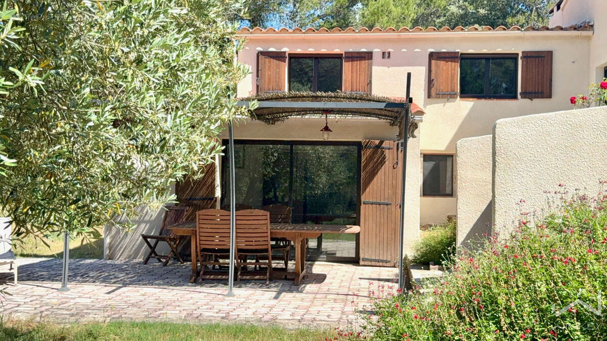 Maison à UCHAUX