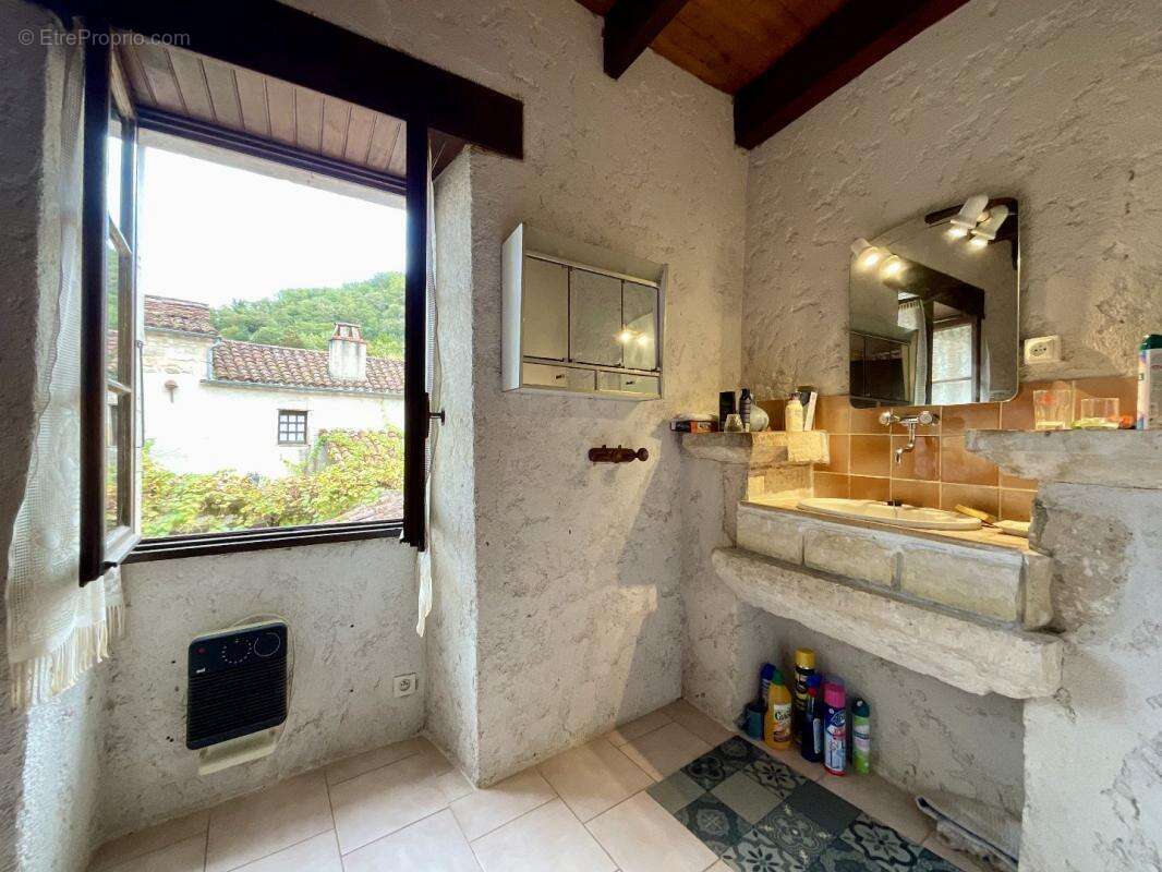 Maison à SAINT-CIRQ-LAPOPIE