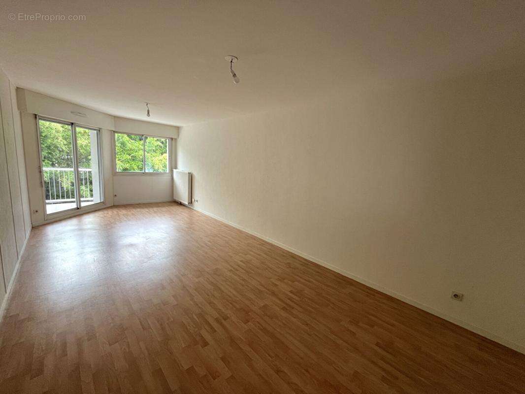 Angers - appartement avec terrasse et parking - photo 3