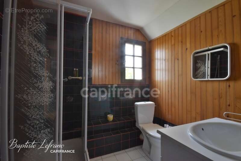 Maison familiale 8 pièces à JARZÉ - 170 m² - Terrain 4330 m² - photo 10