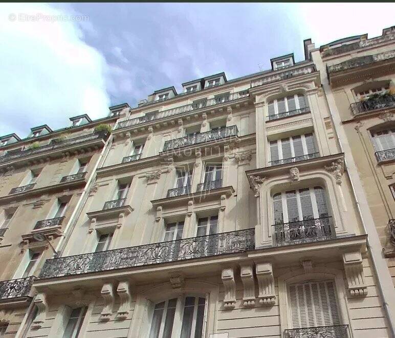 Appartement à PARIS-17E