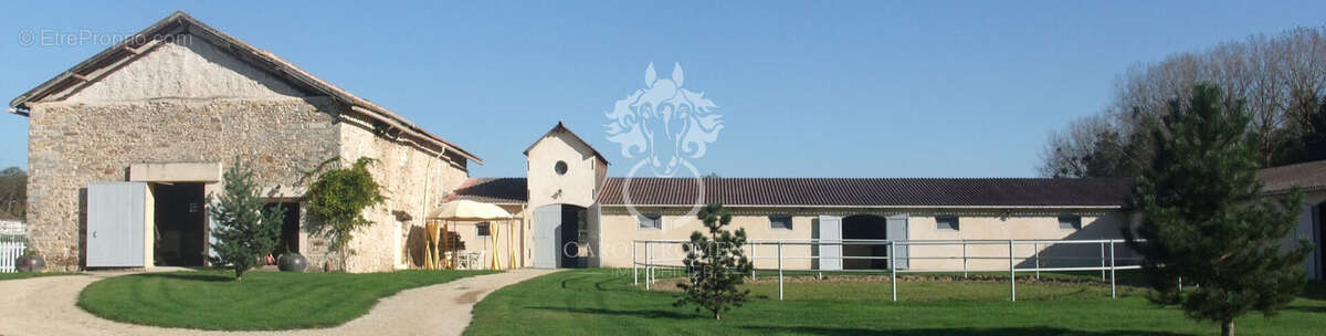 Maison à FONTENAY-LES-BRIIS