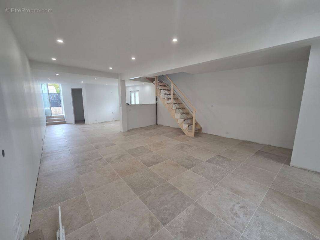 Maison à MAGNAC-SUR-TOUVRE