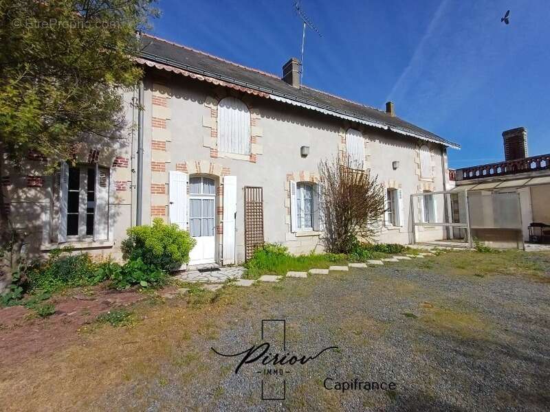 Maison à NUEIL-SUR-LAYON