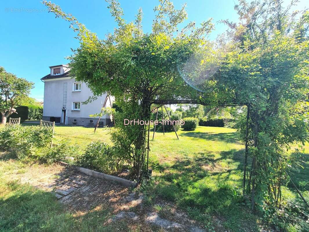 Maison 236 m² à Charmes  - photo 104