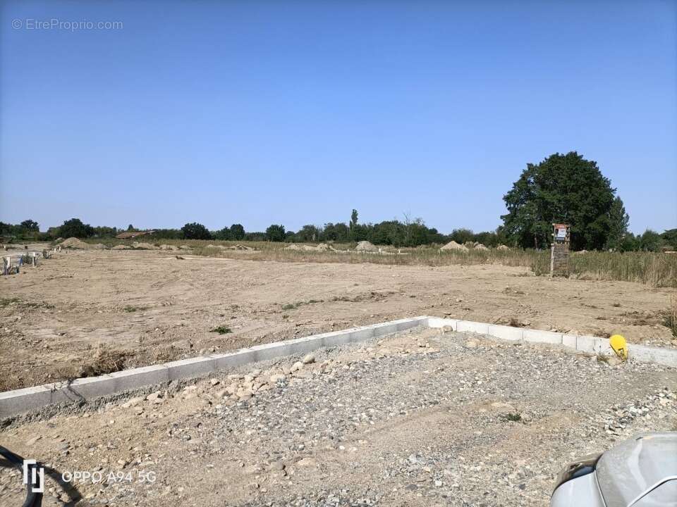 Terrain à CAZERES