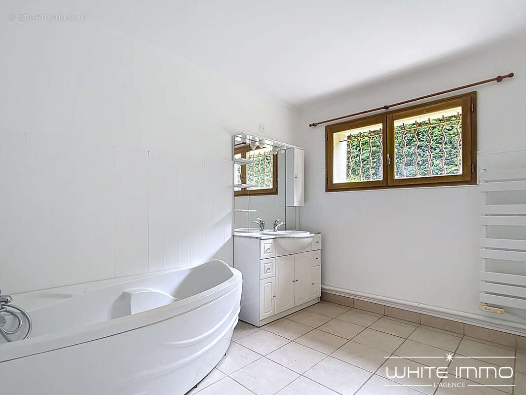 Maison à FRANCHEVILLE