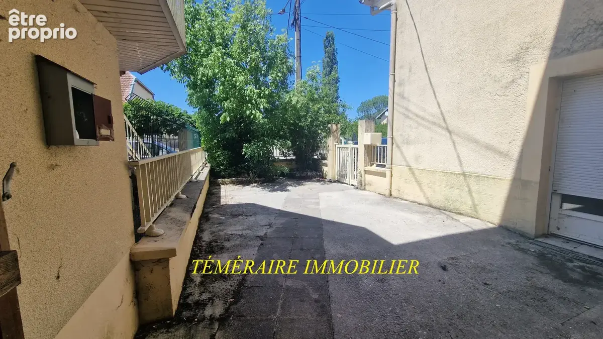 MONNET-LA-VILLE - Grand T4 en duplex de 165m2 - photo 3