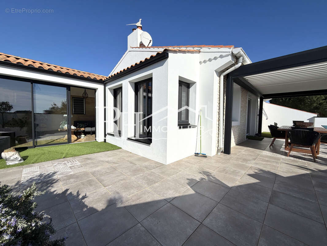 Maison rénovée - proche commerces et plage - photo 11