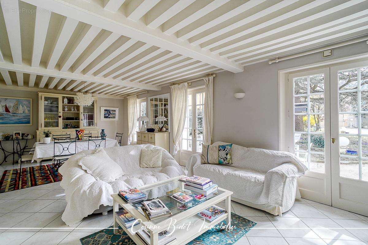 Maison à SAINT-PIERRE-DE-CHANDIEU