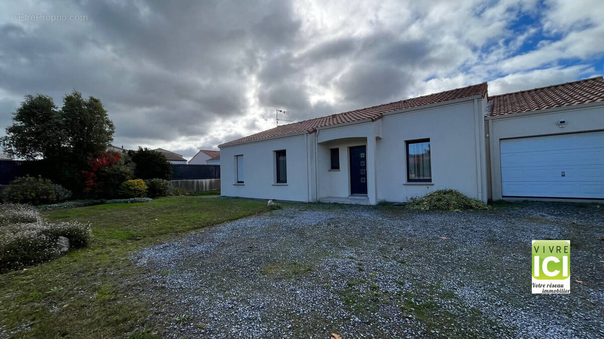 Maison à LA CHAPELLE-BASSE-MER