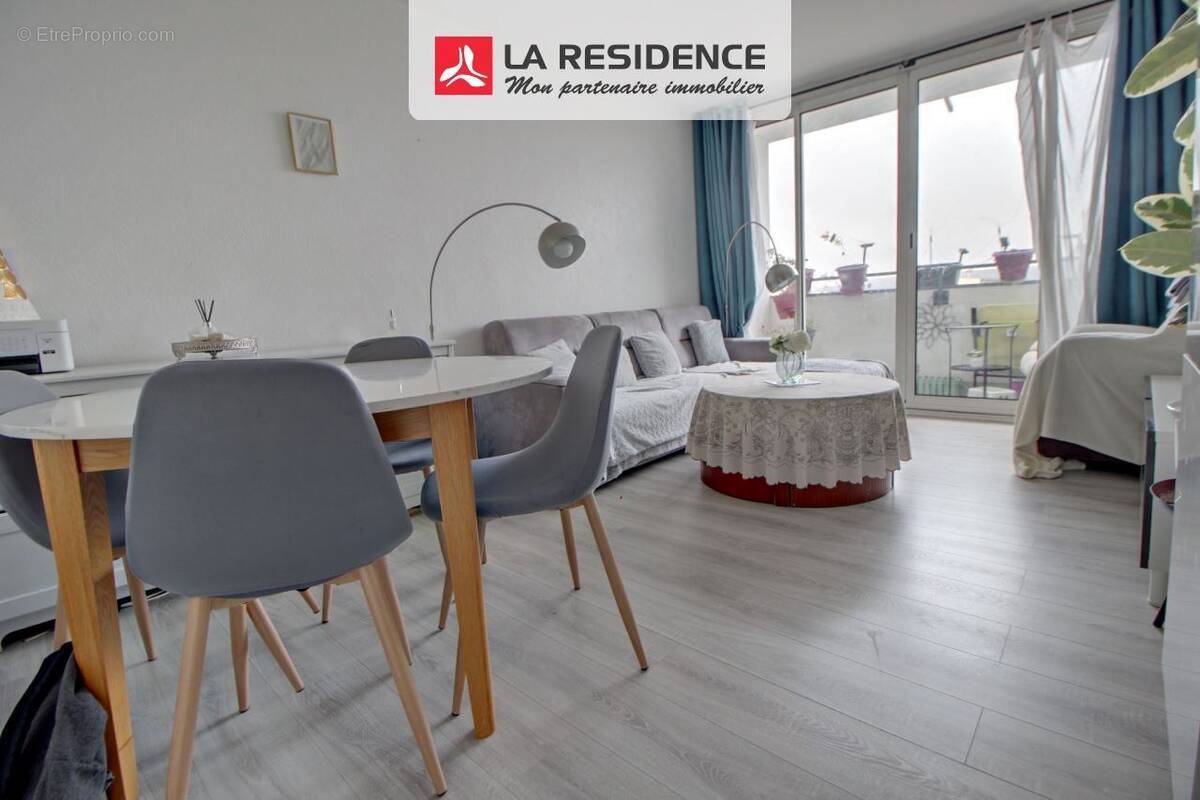 Appartement à LES CLAYES-SOUS-BOIS