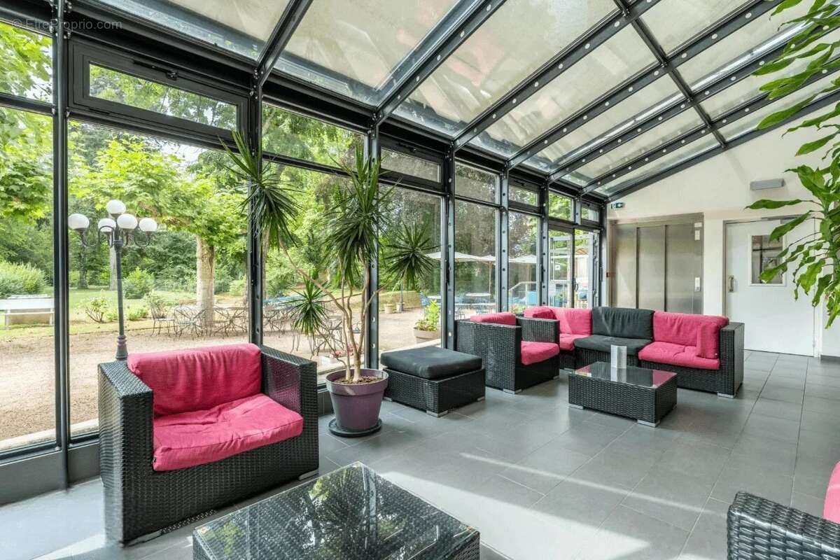 Hôtel 3 étoiles de 3000m² avec grand parc - photo 4
