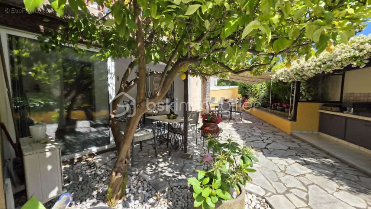 A cogolin (Var) - maison Traditionnelle 118 m² avec garage et piscine - photo 18