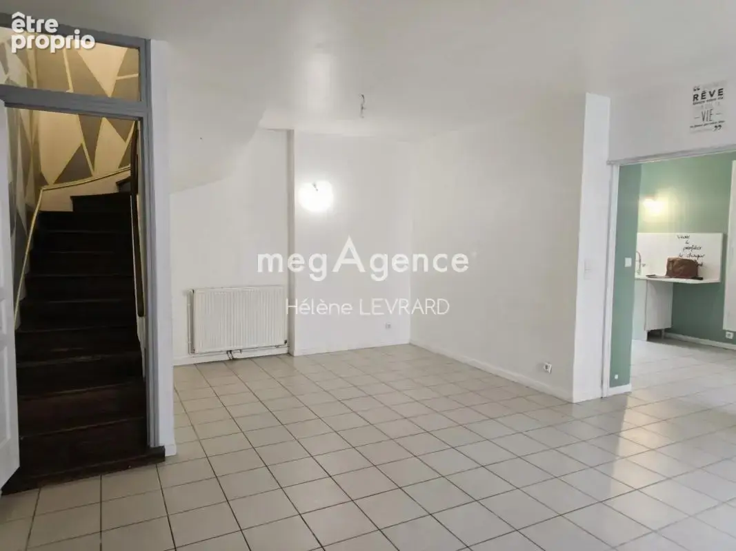 Évron centre-ville : maison 3 chambres avec courette - photo 2