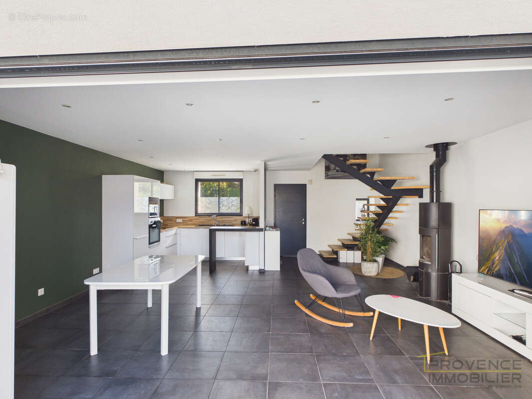 Maison à MALATAVERNE