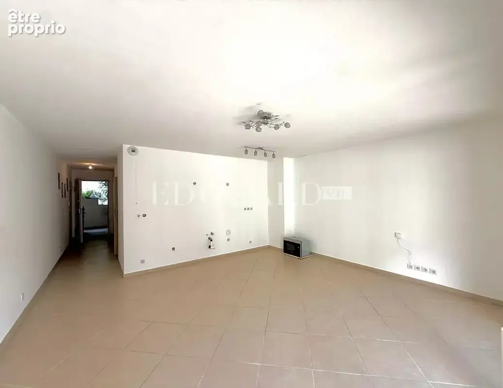 Sur la commune de Gorbio, deux pièces avec grande terrasse  dans immeuble moderne avec piscine - photo 12