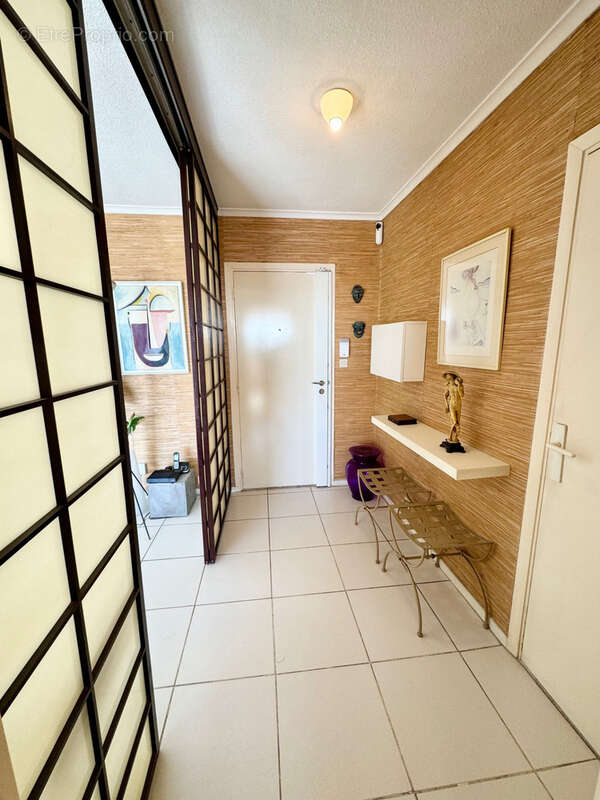 Appartement à VALLAURIS