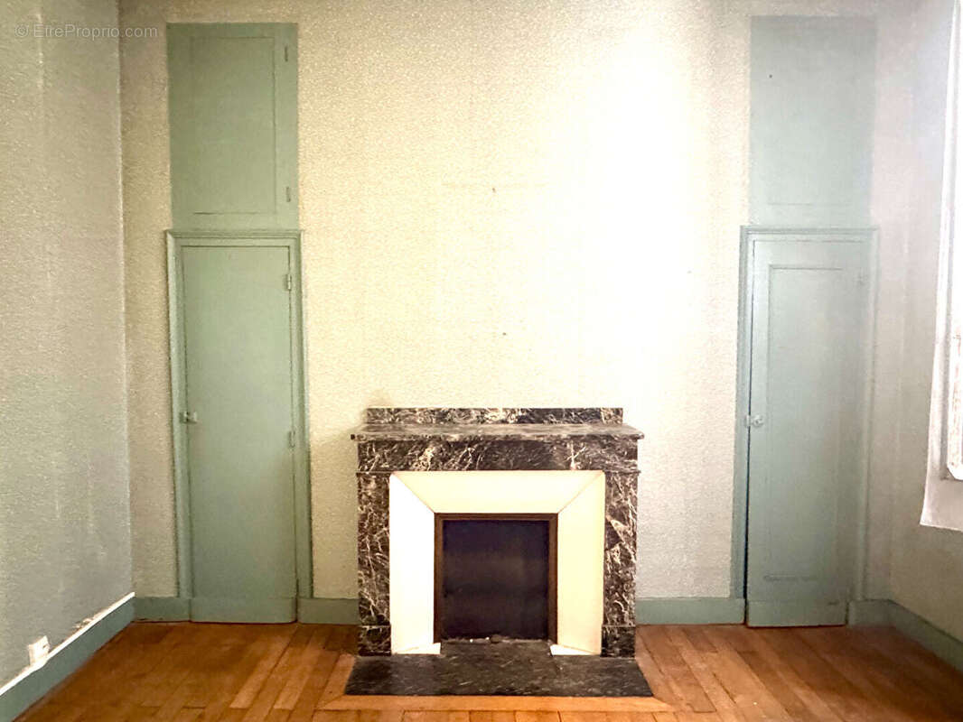 Ref : amesolaire - place carnot - appartement t3 bis - 2/3 chambres - cave - photo 5