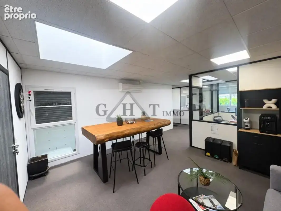 Entrepot a vendre-vaux le penil - photo 9