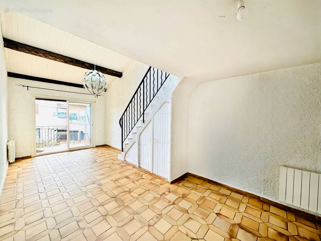 Appartement à LA LONDE-LES-MAURES