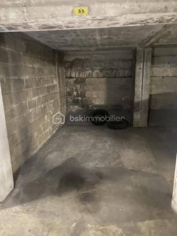 Parking à PARIS-20E