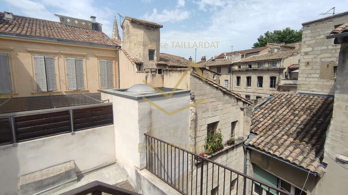 Appt de standing de 180 m2 dans l'ancien au dernier étage avec vue sur les toits à 550m du Palais des Papes - photo 12