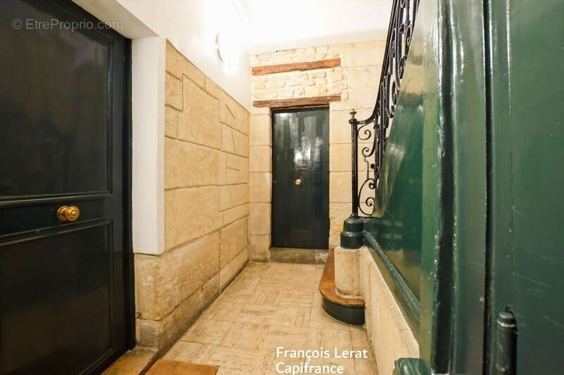 Studio à vendre - PARIS 7EME ARRONDISSEMENT (75) Rue Rousselet - 17,27 m2 - 320 000 € honoraires d'agence inclus - photo 8
