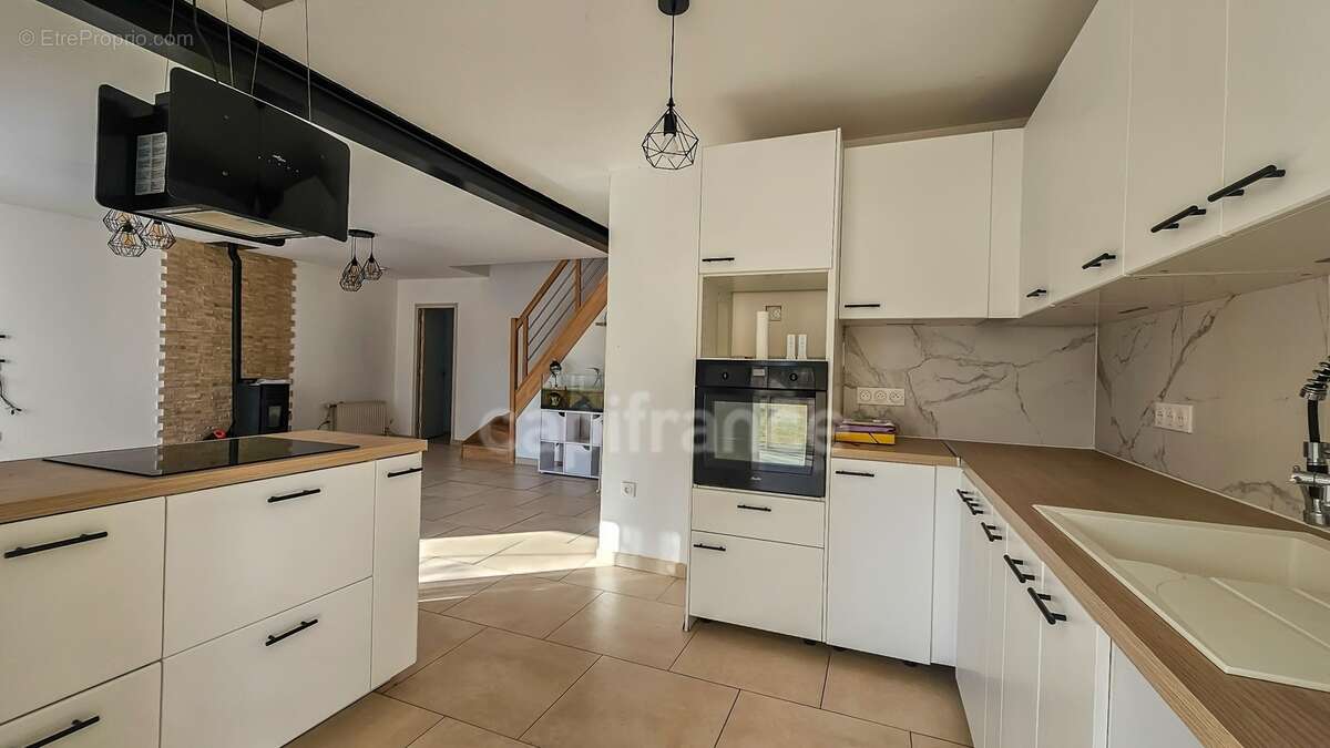 A vendre 6 pièces MORIGNY-CHAMPIGNY (91) maison sur sous-sol total en bon état sur terrain clos de 1961 m² - photo 4