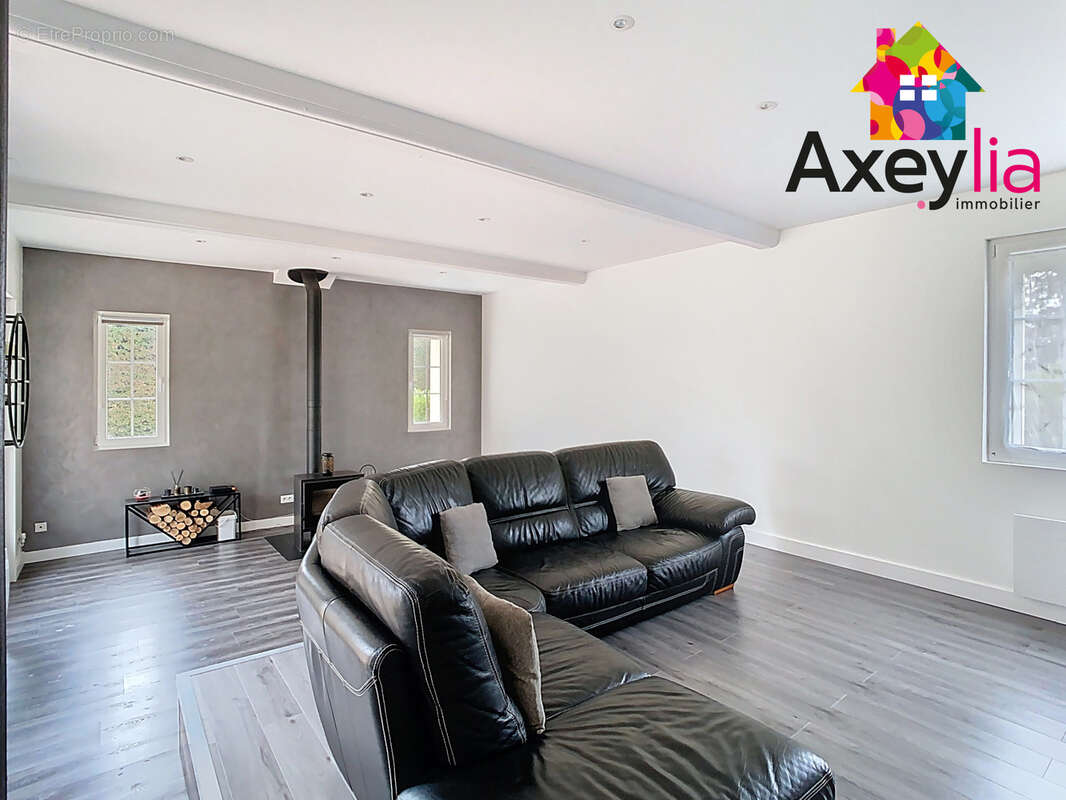 Maison à SAINT-CYR-DE-FAVIERES