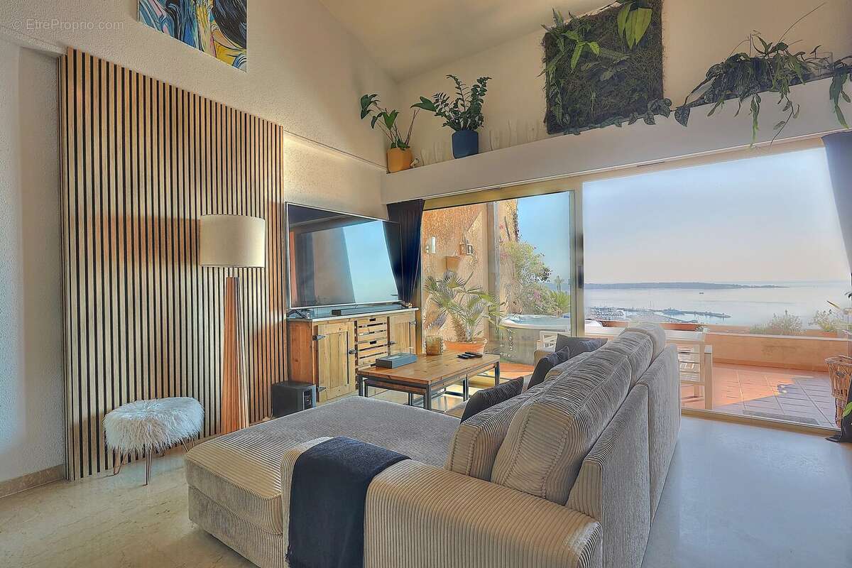 Appartement à VALLAURIS