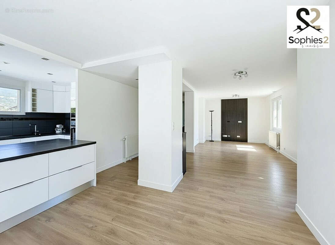 Maison 160 m² à Claix  - photo 2