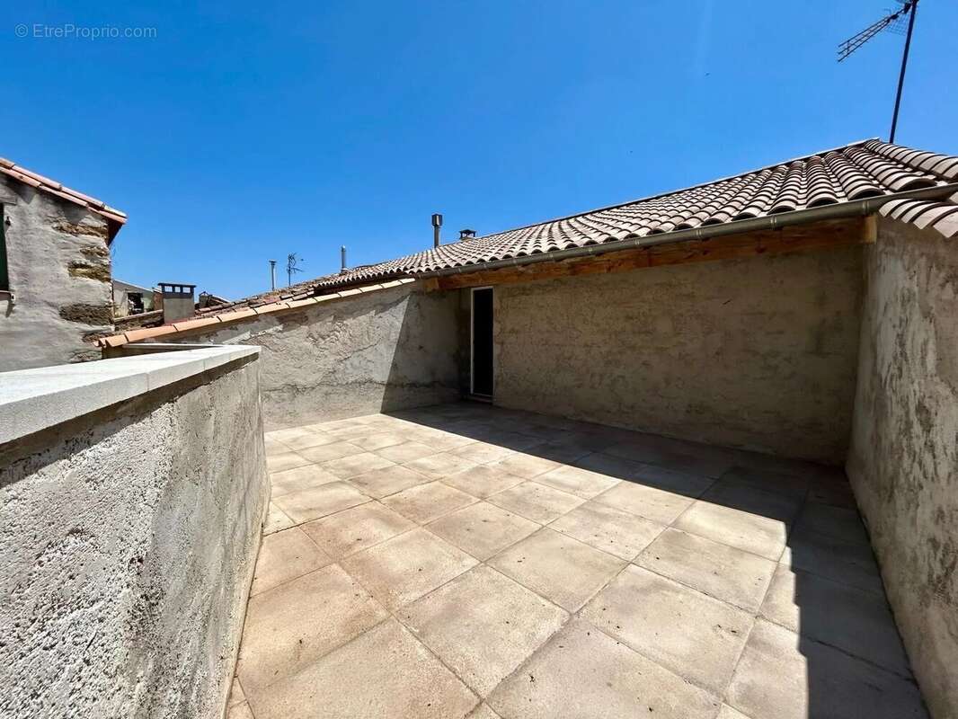 Maison à MONTOULIERS