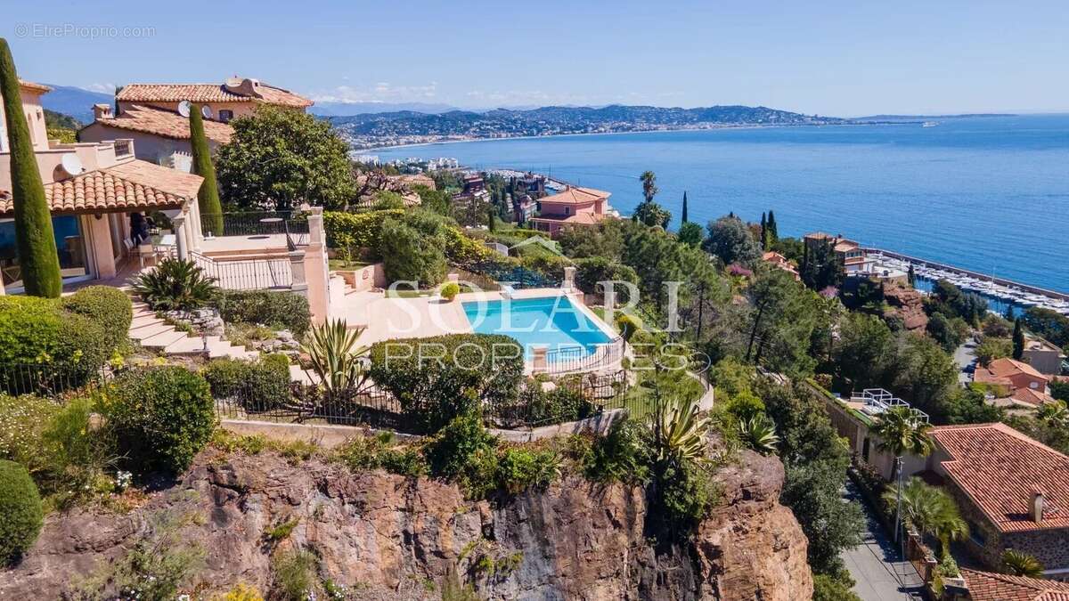 Maison à THEOULE-SUR-MER