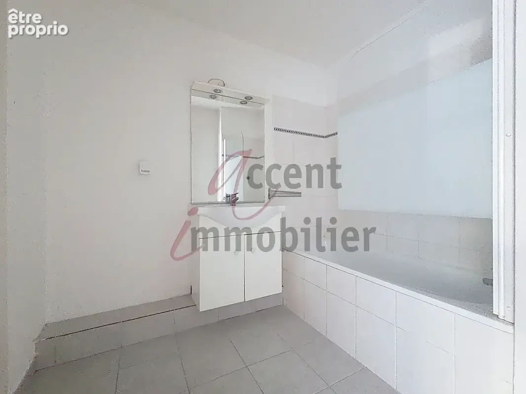 Avignon : Studio de plain-pied avec parking en résidence sécurisée - photo 9