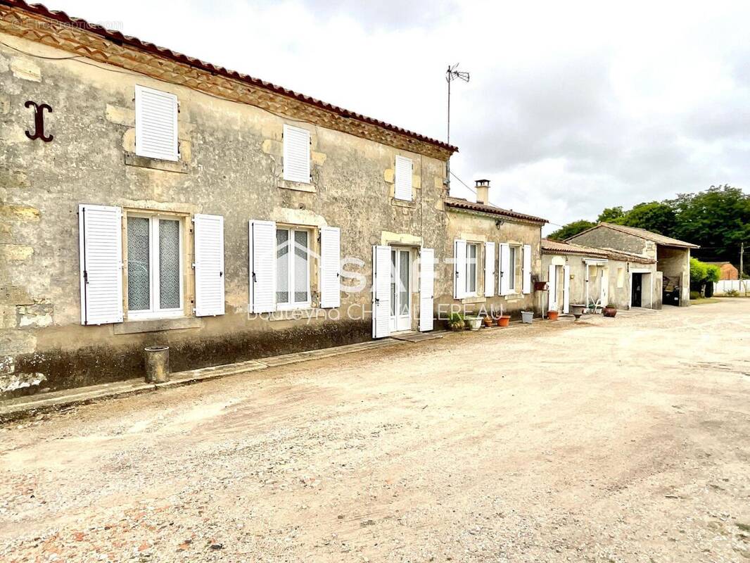 Photo 1 - Maison à SAINT-GERMAIN-D'ESTEUIL